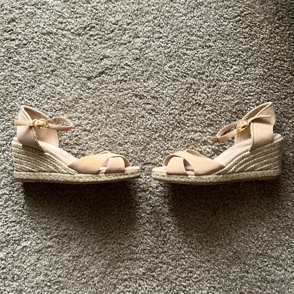 Perfect condition, can send extra pictures if needed.